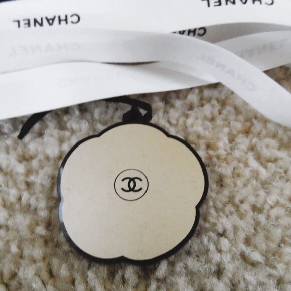 Chanel empty box with ribbons and ornament - Picture 5 of 8